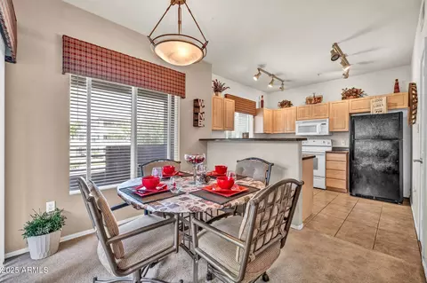 7401 W Arrowhead Clubhouse Dr #2067, Glendale, AZ 85308