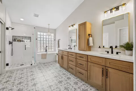 Bath - 2881 Estrella Ct, Gilbert, AZ 85296 photo 2 of 10