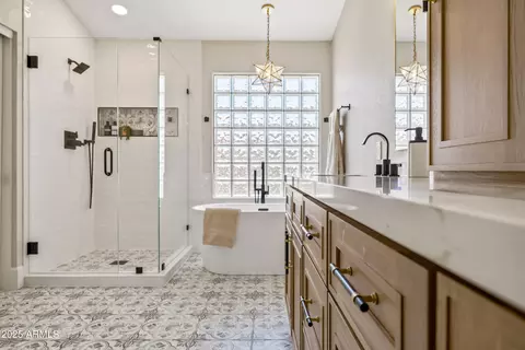 Bath - 2881 Estrella Ct, Gilbert, AZ 85296 photo 4 of 10