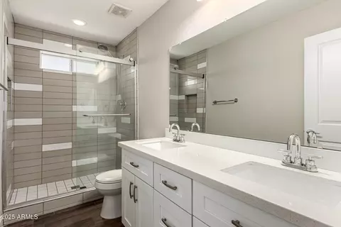 Bath - 1502 E Minton Dr, Tempe, AZ 85282 photo 1 of 1