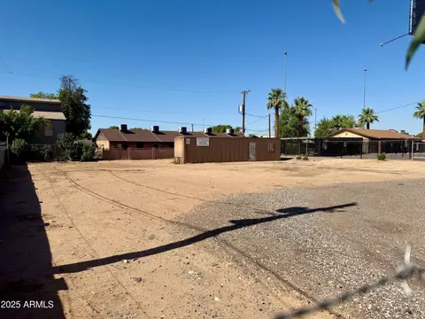 7801 N Black Canyon Hwy #4, Phoenix, AZ 85021