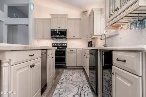 Kitchen - 4253 E Raven Rd, Phoenix, AZ 85044 photo 4 of 5