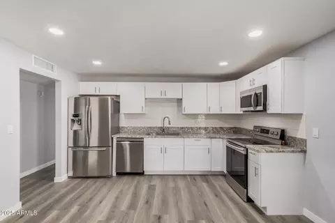 3056 N 68th Ln, Phoenix, AZ 85033 photo 11