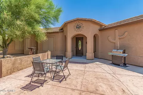 Exterior - 5271 E 10th Ave, Apache Junction, AZ 85119 photo 9 of 12