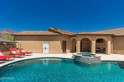 Exterior - 5271 E 10th Ave, Apache Junction, AZ 85119 photo 4 of 12