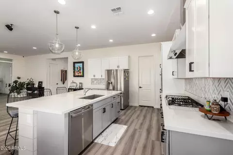 1217 E Monte Way, Phoenix, AZ 85042 photo 9