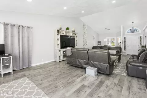 1015 E Paradise Ln, Phoenix, AZ 85022 photo 5