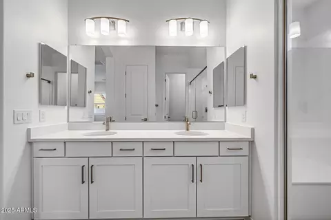 Bath - 4314 E Bernice St, Gilbert, AZ 85295 photo 2 of 4