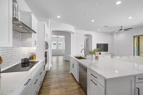 Kitchen - 4314 E Bernice St, Gilbert, AZ 85295 photo 9 of 11