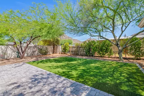 Exterior - 9520 N Central Ave, Phoenix, AZ 85020 photo 6 of 8