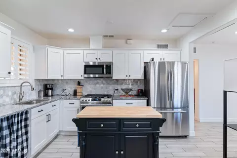 Kitchen - 9520 N Central Ave, Phoenix, AZ 85020 photo 1 of 4