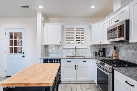 Kitchen - 9520 N Central Ave, Phoenix, AZ 85020 photo 4 of 4