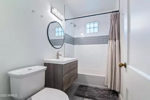 Bath - 9520 N Central Ave, Phoenix, AZ 85020 photo 1 of 1