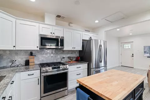 Kitchen - 9520 N Central Ave, Phoenix, AZ 85020 photo 2 of 4
