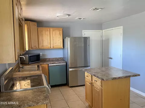 Kitchen - 8602 S 7th Pl, Phoenix, AZ 85042 photo 2 of 2