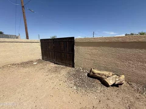 Exterior - 8602 S 7th Pl, Phoenix, AZ 85042 photo 5 of 6