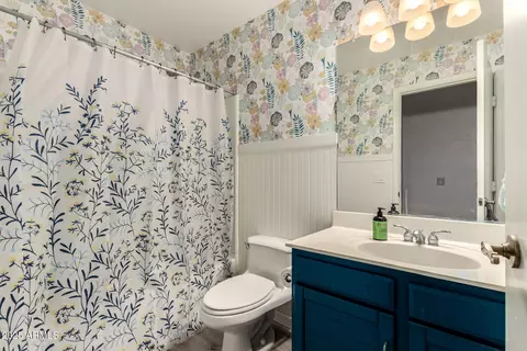 Bath - 2723 E Rockledge Rd, Phoenix, AZ 85048 photo 3 of 3