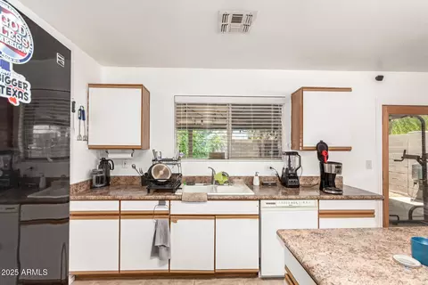 Kitchen - 2202 S Lawther Dr, Apache Junction, AZ 85120 photo 4 of 4