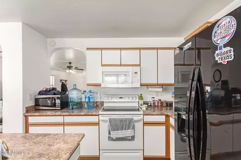 Kitchen - 2202 S Lawther Dr, Apache Junction, AZ 85120 photo 3 of 4