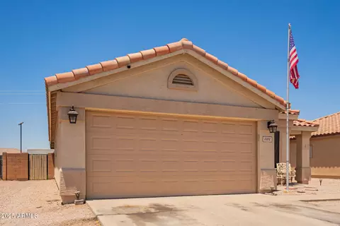 Exterior - 2202 S Lawther Dr, Apache Junction, AZ 85120 photo 2 of 9