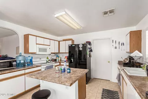 Kitchen - 2202 S Lawther Dr, Apache Junction, AZ 85120 photo 2 of 4