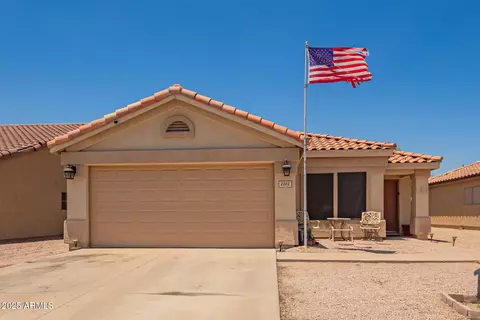 Exterior - 2202 S Lawther Dr, Apache Junction, AZ 85120 photo 1 of 9