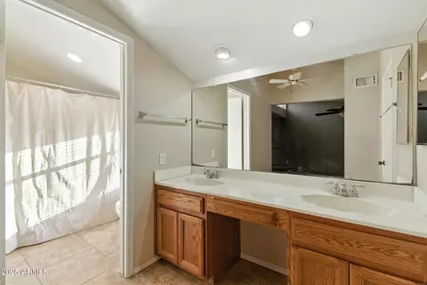 Bath - 1913 S River Dr, Tempe, AZ 85281 photo 3 of 4
