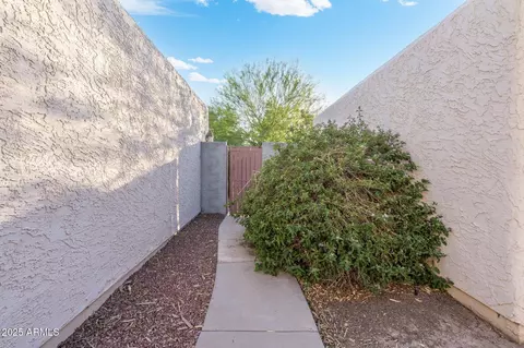 Exterior - 1913 S River Dr, Tempe, AZ 85281 photo 2 of 5
