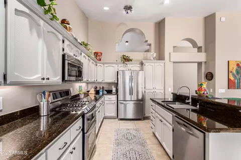 Kitchen - 3535 E Brookwood Ct, Phoenix, AZ 85048 photo 2 of 2