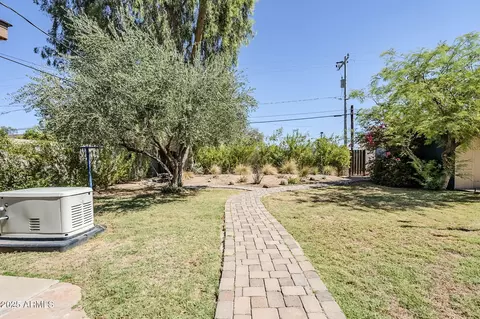 Exterior - 1274 Edgemont Ave, Phoenix, AZ 85006 photo 8 of 18