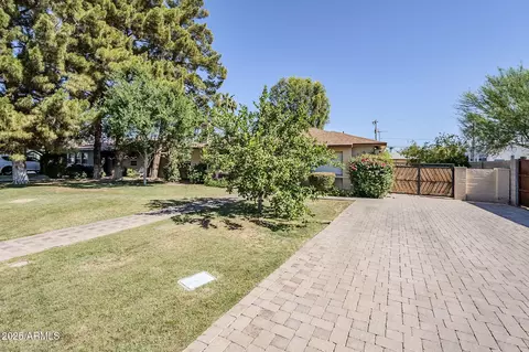 Exterior - 1274 Edgemont Ave, Phoenix, AZ 85006 photo 1 of 18