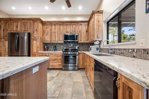 Kitchen - 1102 E Phoenix St, Payson, AZ 85541 photo 5 of 10