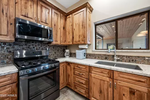 Kitchen - 1102 E Phoenix St, Payson, AZ 85541 photo 4 of 10