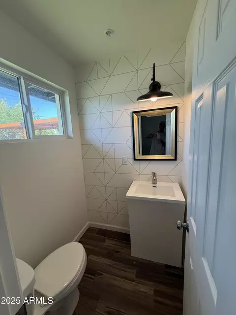Bath - 2325 E Osborn Rd, Phoenix, AZ 85016 photo 1 of 3
