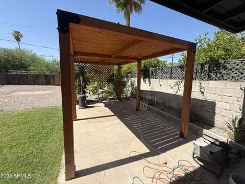 Exterior - 2325 E Osborn Rd, Phoenix, AZ 85016 photo 4 of 5