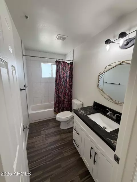 Bath - 2325 E Osborn Rd, Phoenix, AZ 85016 photo 3 of 3