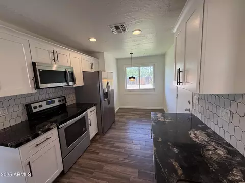 Kitchen - 2325 E Osborn Rd, Phoenix, AZ 85016 photo 4 of 4
