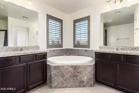 Bath - 820 E Constance Way, Phoenix, AZ 85042 photo 1 of 3