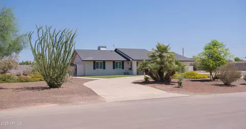 5102 W Whispering Wind Dr, Glendale, AZ 85310