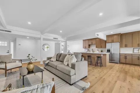 6233 E Pinchot Ave, Scottsdale, AZ 85251