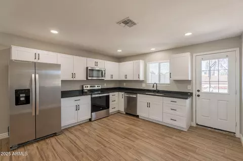 Kitchen - 4001 E Apollo Rd, Phoenix, AZ 85042 photo 1 of 3