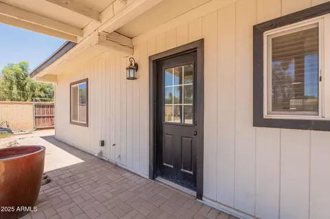Exterior - 4001 E Apollo Rd, Phoenix, AZ 85042 photo 5 of 15