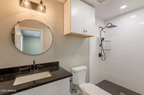 Bath - 4001 E Apollo Rd, Phoenix, AZ 85042 photo 3 of 4
