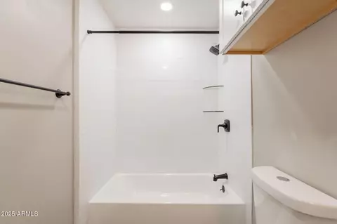 Bath - 4001 E Apollo Rd, Phoenix, AZ 85042 photo 2 of 4