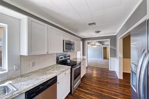 Kitchen - 219 S Austin Blvd, Willcox, AZ 85643 photo 2 of 3