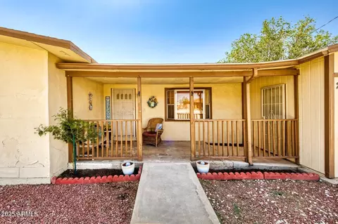 Exterior - 219 S Austin Blvd, Willcox, AZ 85643 photo 1 of 5