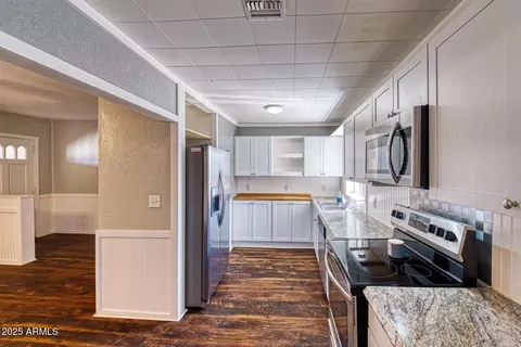 Kitchen - 219 S Austin Blvd, Willcox, AZ 85643 photo 3 of 3