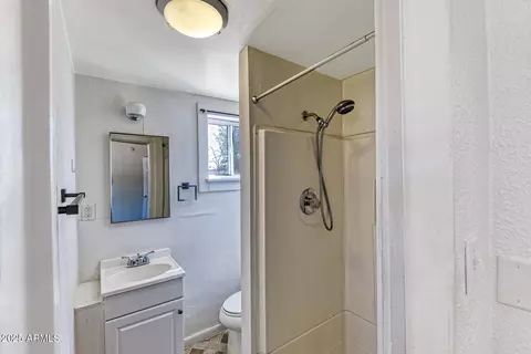 Bath - 219 S Austin Blvd, Willcox, AZ 85643 photo 1 of 2