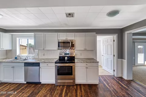 Kitchen - 219 S Austin Blvd, Willcox, AZ 85643 photo 1 of 3