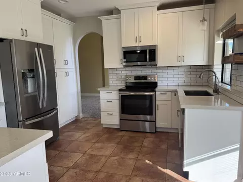 Kitchen - 1010 N Osprey Ct, Gilbert, AZ 85234 photo 3 of 5